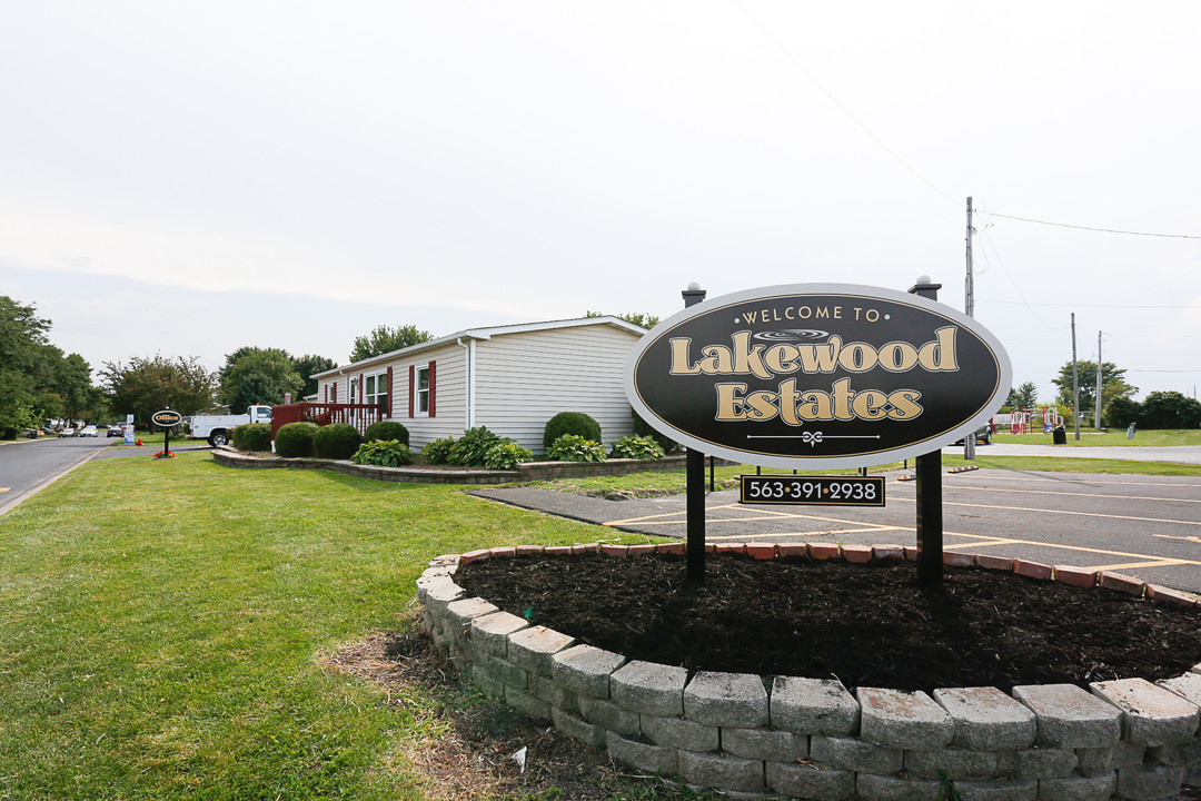 Lakewood Estates in Davenport, IA - Building Photo