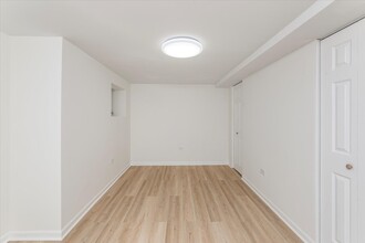 5639 N Artesian Ave in Chicago, IL - Building Photo - Building Photo