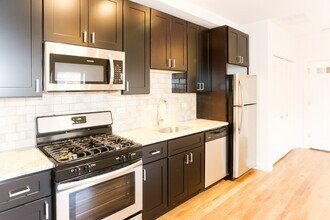 2015 W Eastwood Ave, Unit M08R in Chicago, IL - Foto de edificio - Building Photo