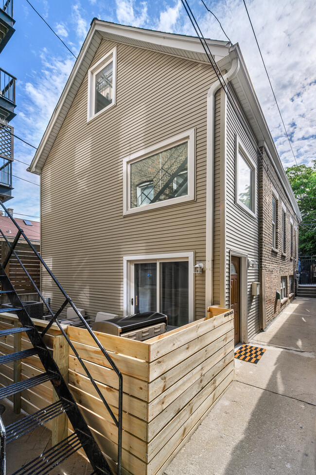 property at 2029 N Damen Ave