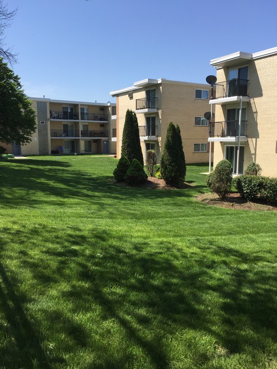 Meadow View Apartments in Blue Island, IL - Building Photo