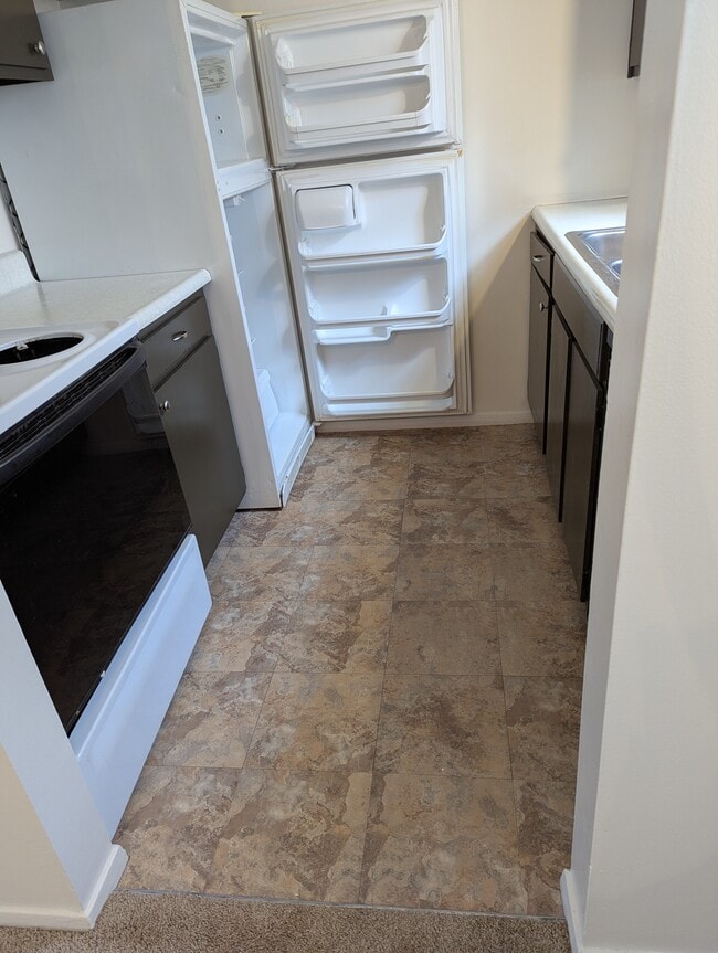 8045 Pippin Rd, Unit C3 in Groesbeck, OH - Building Photo - Building Photo