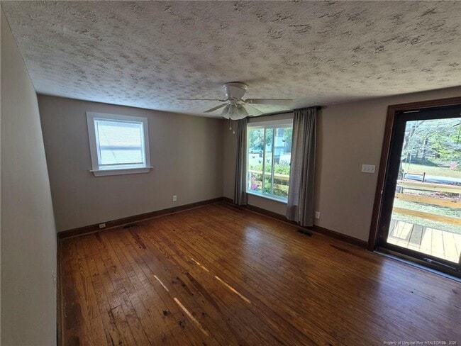 219 E Clinton St in Autryville, NC - Building Photo - Building Photo