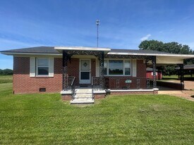 10110 TN-22 in Dresden, TN - Building Photo