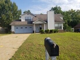 105 Cambridge Rd in Enterprise, AL - Building Photo