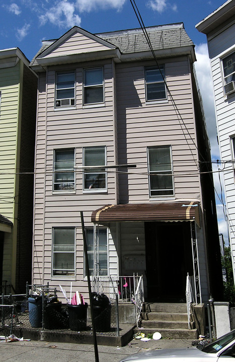 125 Linden St in Yonkers, NY - Building Photo