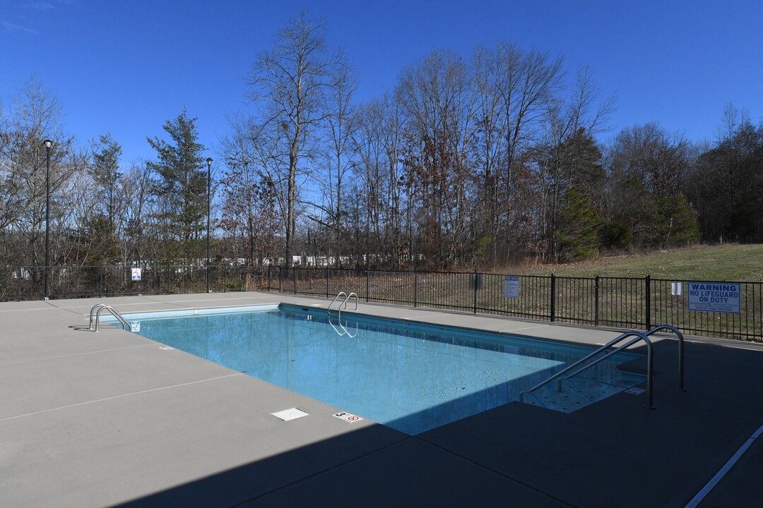 The Elena Apartment Homes in Newport, TN - Foto de edificio