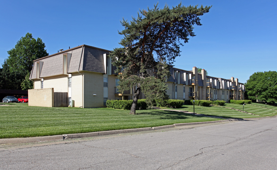 The Terrace Apartments in Topeka, KS - Building Photo