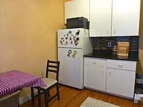 176 Winthrop Rd, Unit 2 in Brookline, MA - Building Photo - Building Photo