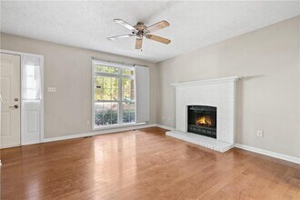 1333 Laura Ln in Austell, GA - Building Photo - Building Photo