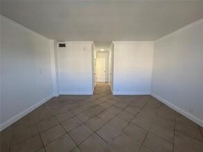 420 NE 12th Ave, Unit 503 in Hallandale Beach, FL - Building Photo - Building Photo