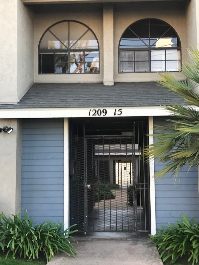 property at 1209 Robinson Ave