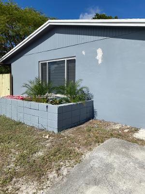 2873 NW 193rd St in Miami Gardens, FL - Building Photo