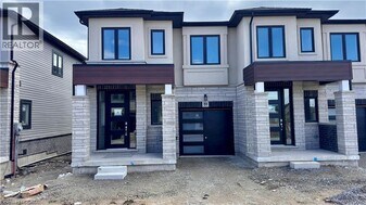 155 Equestrian Way in Cambridge, ON - Building Photo