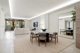 515 Valencia Ave, Unit #203 in Coral Gables, FL - Foto de edificio - Building Photo
