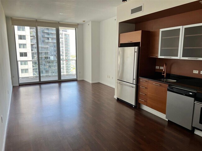 3470 E Coast Ave, Unit H2406 in Miami, FL - Building Photo - Building Photo