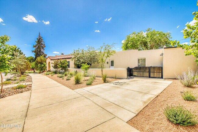 1011 Madeline Dr in El Paso, TX - Building Photo - Building Photo