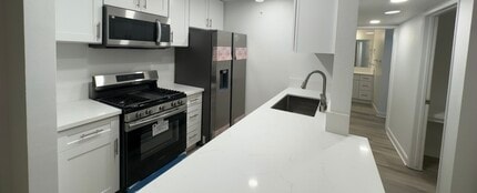 18620 Hatteras St, Unit 180 in Tarzana, CA - Building Photo - Building Photo