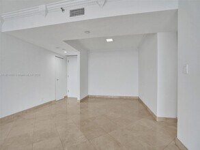 1000 W Island Blvd in Aventura, FL - Building Photo - Building Photo