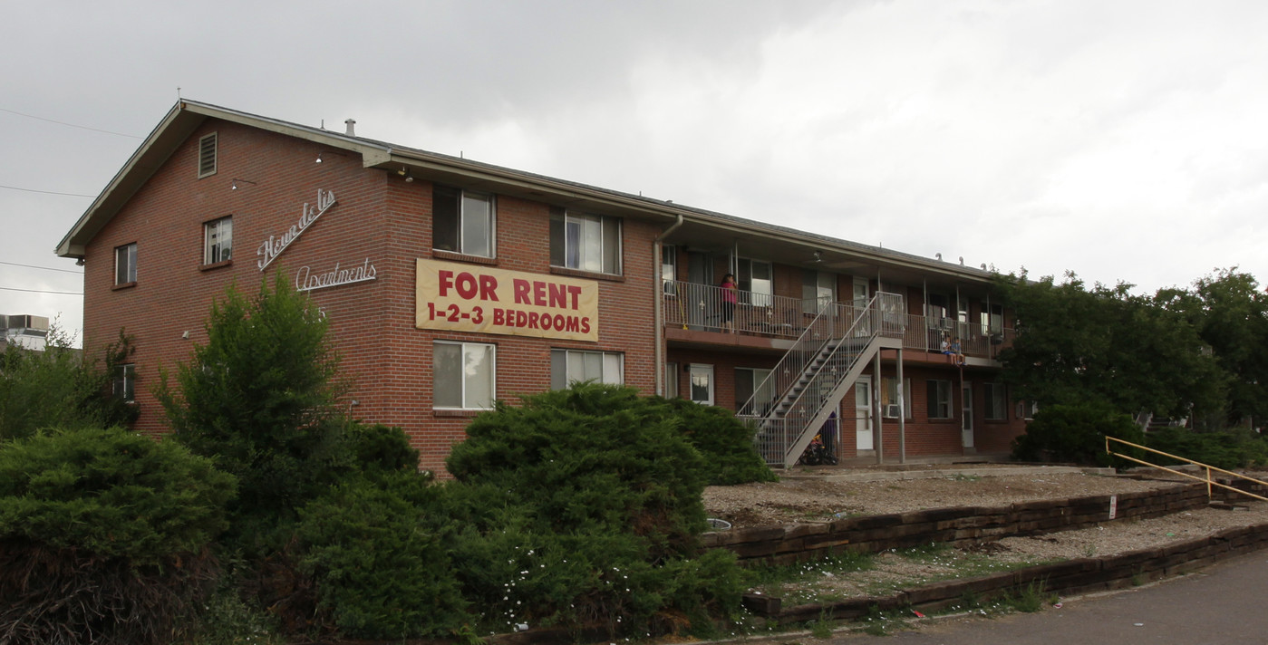 Fleur De Lis Apartments in Lakewood, CO - Building Photo