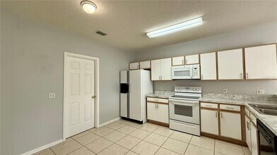 526 Maricopa Dr in Kissimmee, FL - Building Photo - Building Photo