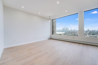 704 Palisade Ave in Union City, NJ - Foto de edificio - Building Photo