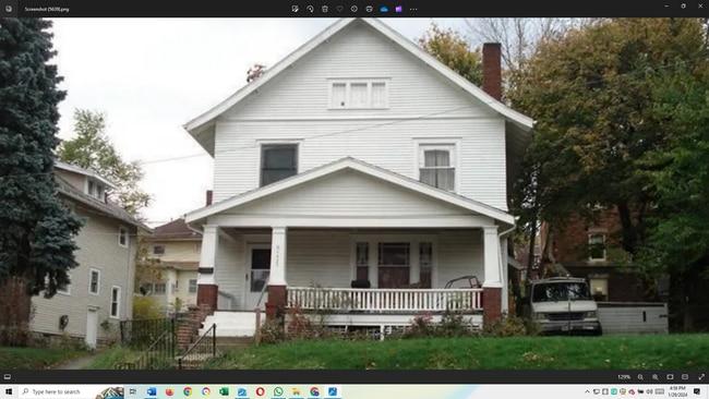 property at 425 W 4th St