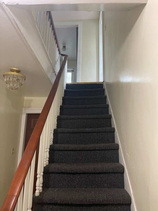 39 Upper Croton Ave, Unit #2 in Ossining, NY - Foto de edificio - Building Photo