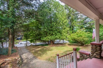 31-37 Oak Grove Rd in Caldwell, NJ - Building Photo - Building Photo