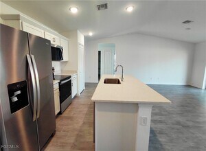 909 NW 30th St in Cape Coral, FL - Building Photo - Building Photo