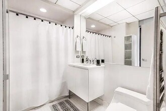56 Pine St in New York, NY - Building Photo - Building Photo