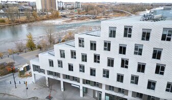 EV606 in Calgary, AB - Building Photo