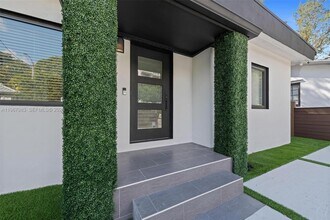 710 NE 62nd St in Miami, FL - Building Photo - Building Photo