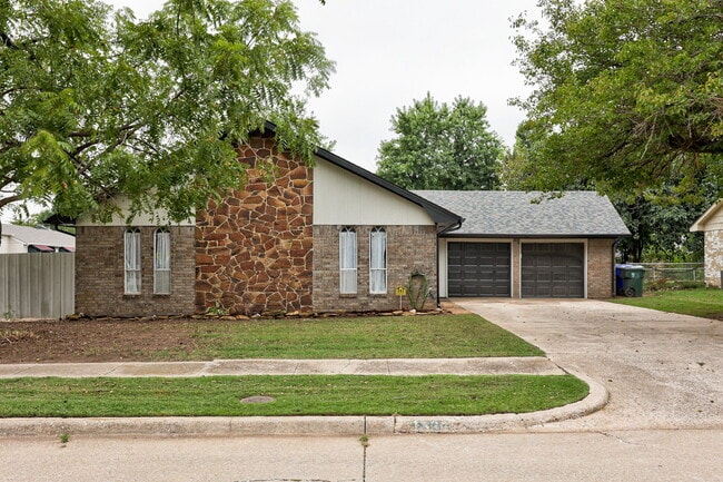 property at 1336 Atlanta Cir