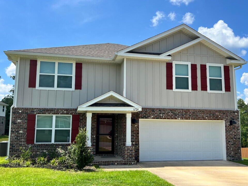 6724 Sarah Ann Way in Laurel Hill, FL - Building Photo