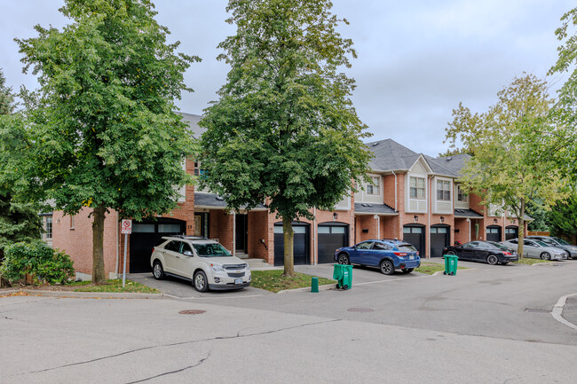 2385 Fifth Line W in Mississauga, ON - Building Photo - Building Photo