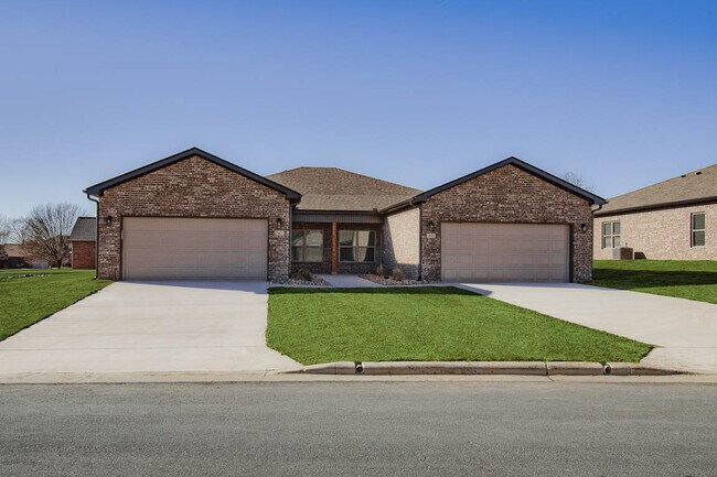 property at 359 Turnberry Ct