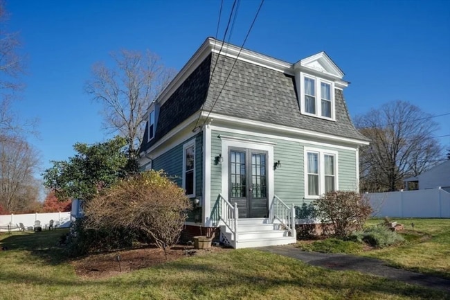 property at 32 Oak Hill Rd