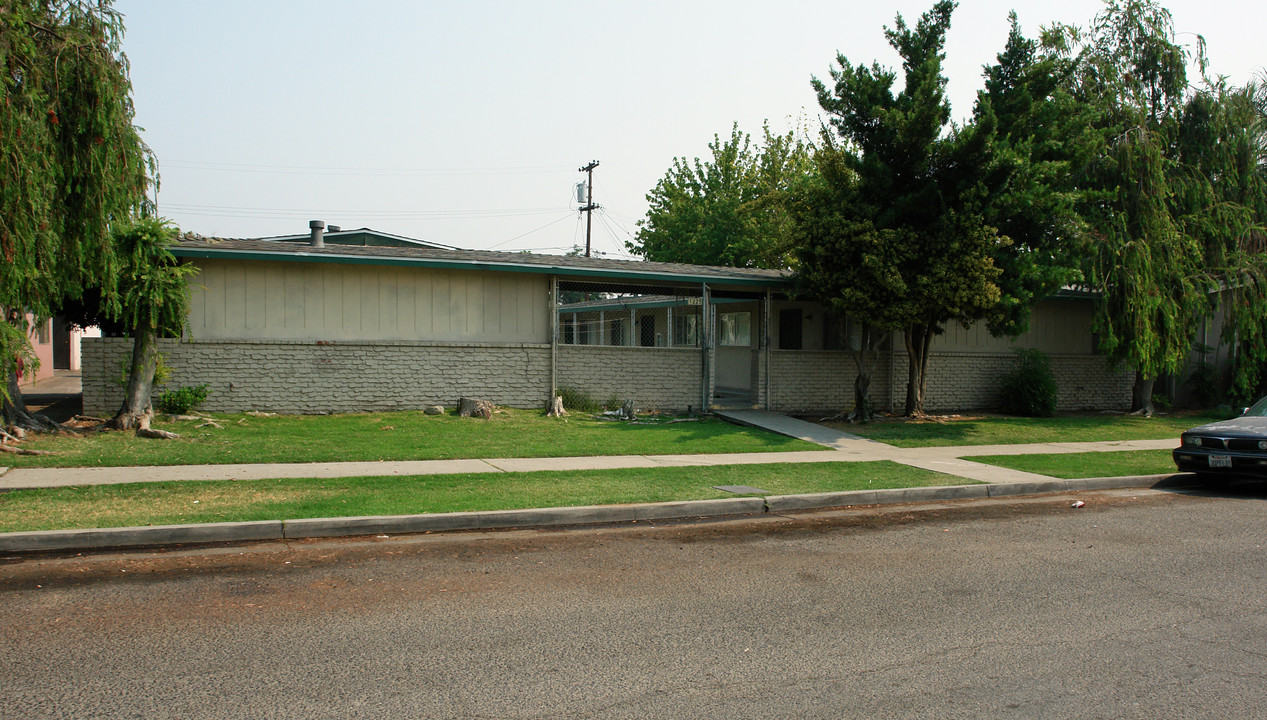 1225 E Vassar Ave in Fresno, CA - Building Photo