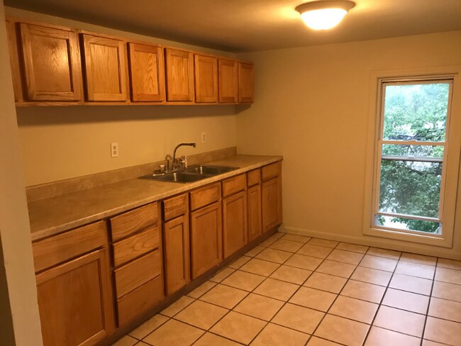 727 W Ganson St-Unit -2 in Jackson, MI - Building Photo - Building Photo