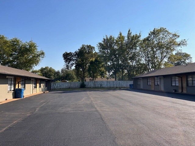 307 W Main St in Whitehouse, TX - Building Photo
