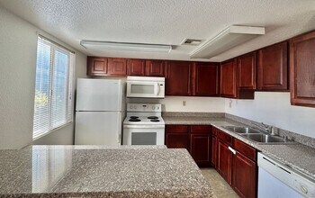 5422 River Glen Dr in Las Vegas, NV - Building Photo - Building Photo