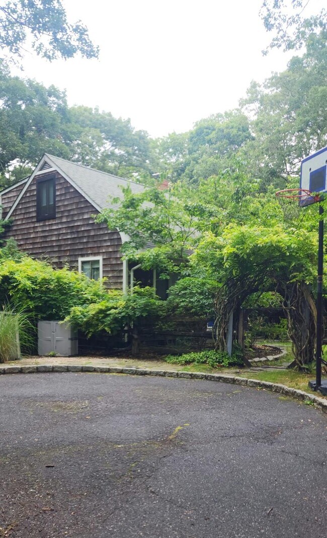 property at 37 Glenview Dr