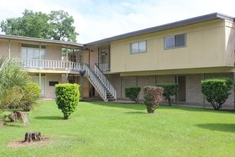 Linkwood Garden Apartments in Orange, TX - Building Photo - Building Photo