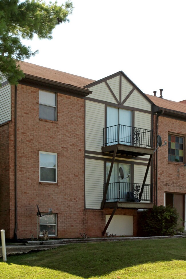 Thaicor Complex in Louisville, KY - Foto de edificio - Building Photo