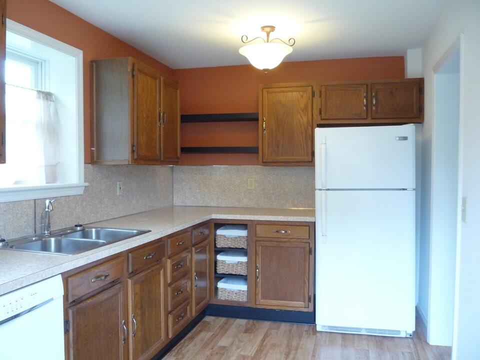 347 Adrain St, Unit Rear in Emmaus, PA - Building Photo