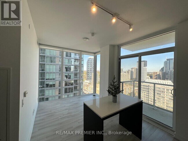 33 Helendale Ave in Toronto, ON - Building Photo - Building Photo