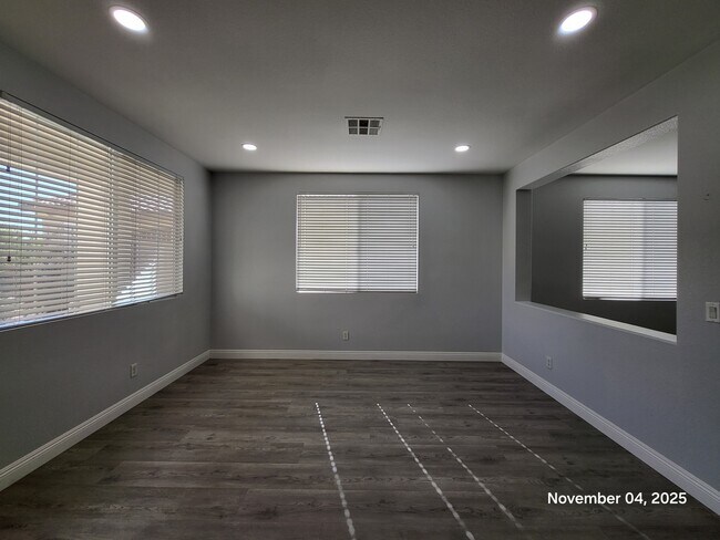 5533 Sterling Valley Ct in Las Vegas, NV - Building Photo - Building Photo