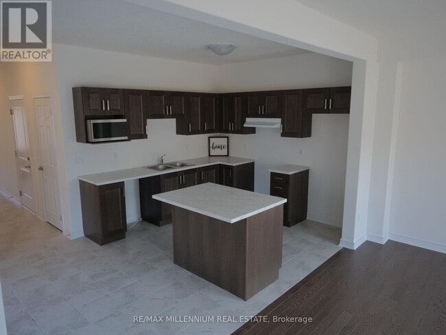 4 Shipley Ave in Collingwood, ON - Building Photo - Building Photo