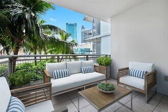 350 S Miami Ave in Miami, FL - Building Photo - Building Photo